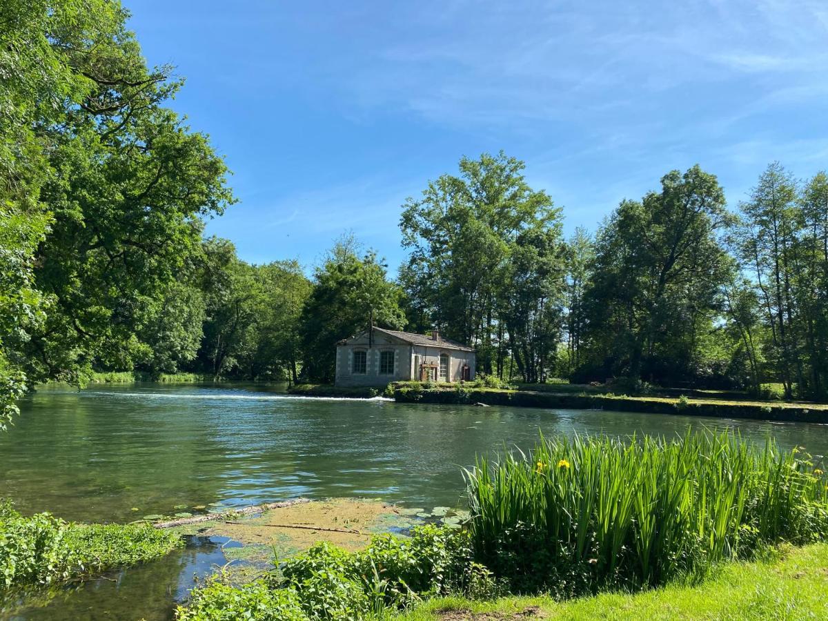 Chateau Des Loups - Les Pommiers Echire ภายนอก รูปภาพ
