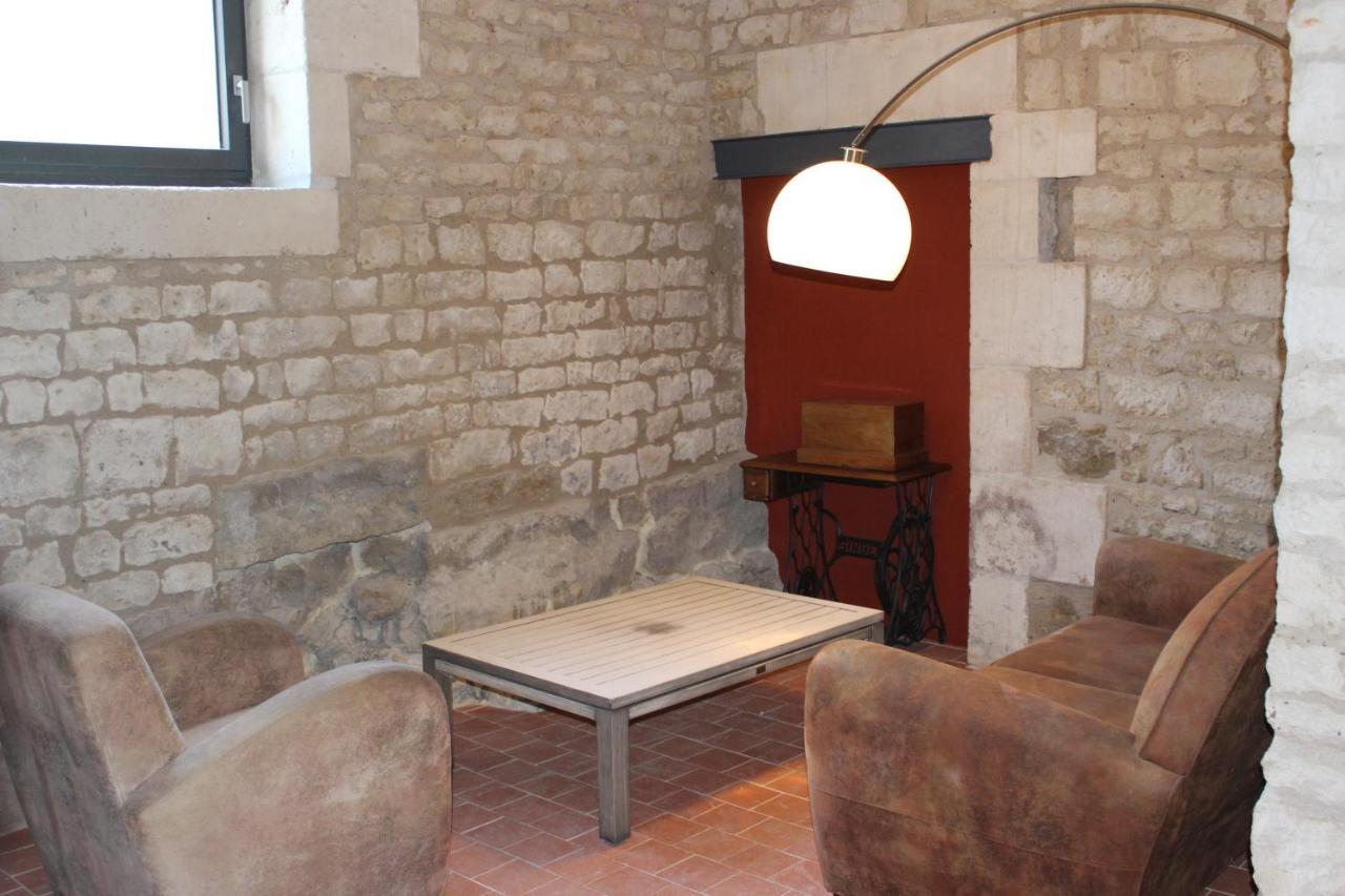 Chateau Des Loups - Les Pommiers Echire ภายนอก รูปภาพ